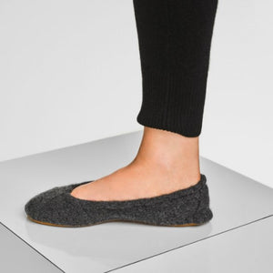 White + Warren Women’s Cashmere Slippers